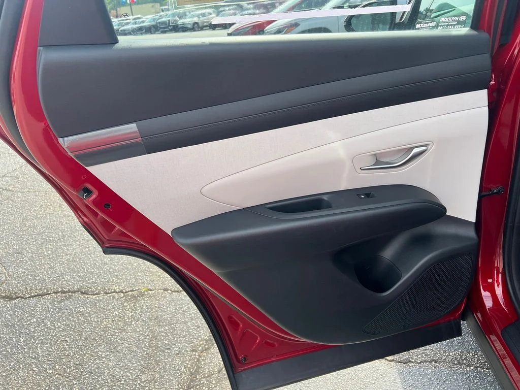 Used 2025 Red Hyundai SEL Convenience image 22