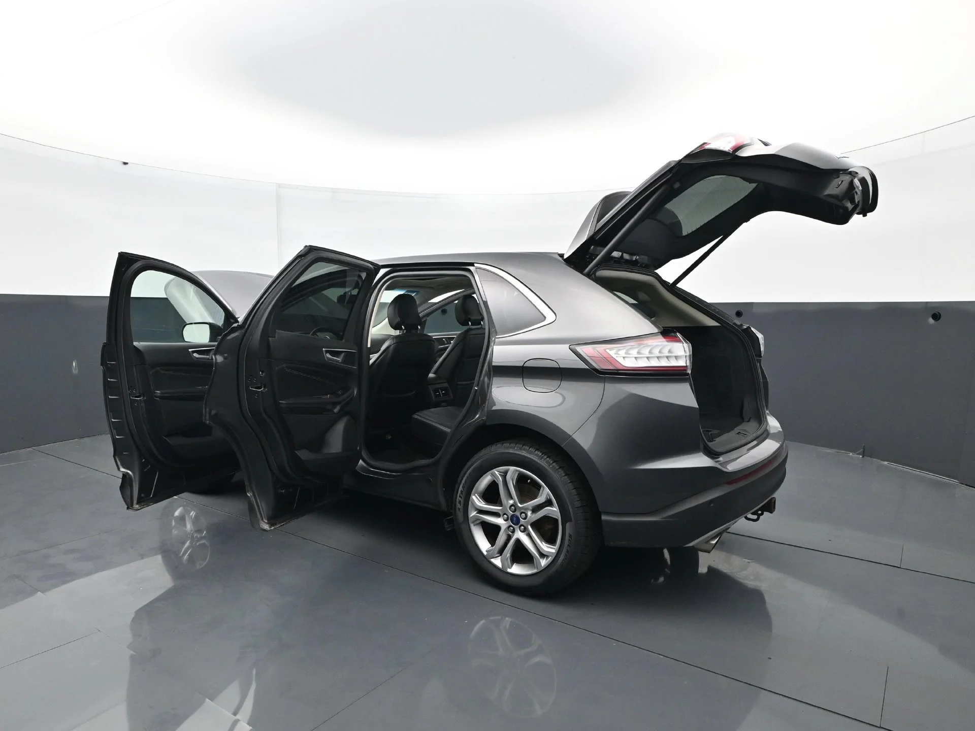 Used 2015  Ford 4D WAGON TITANIUM AWD image 31