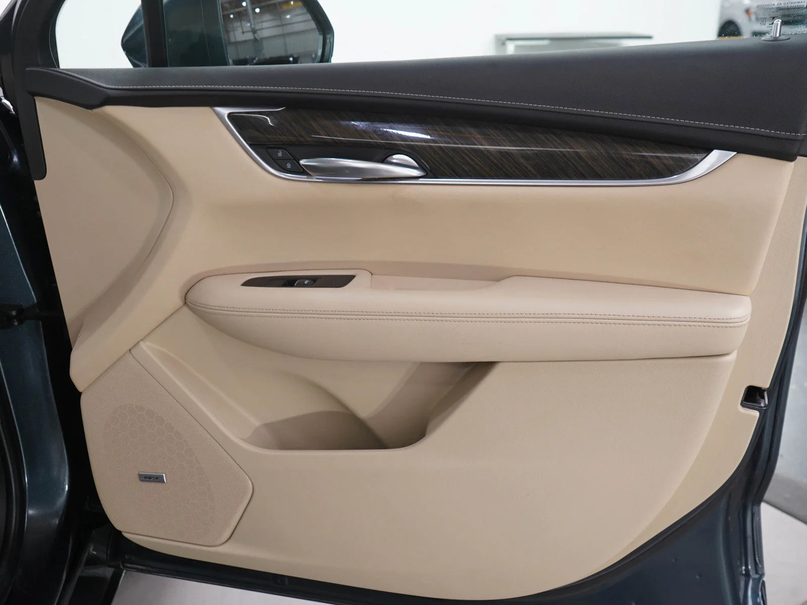 Used 2019 Shadow Metallic Cadillac Base image 9