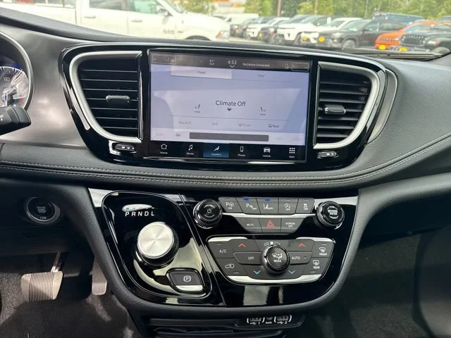 2025 Chrysler Pacifica Select - Photo 23
