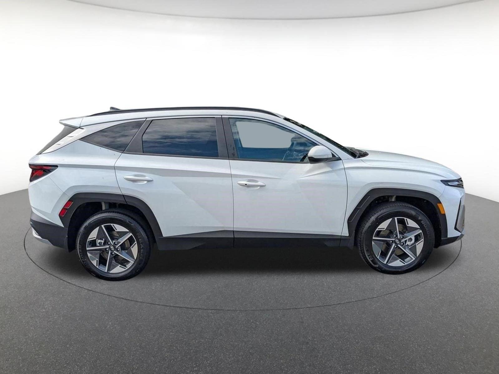 New 2026 Creamy White Pearl Hyundai SEL image 3