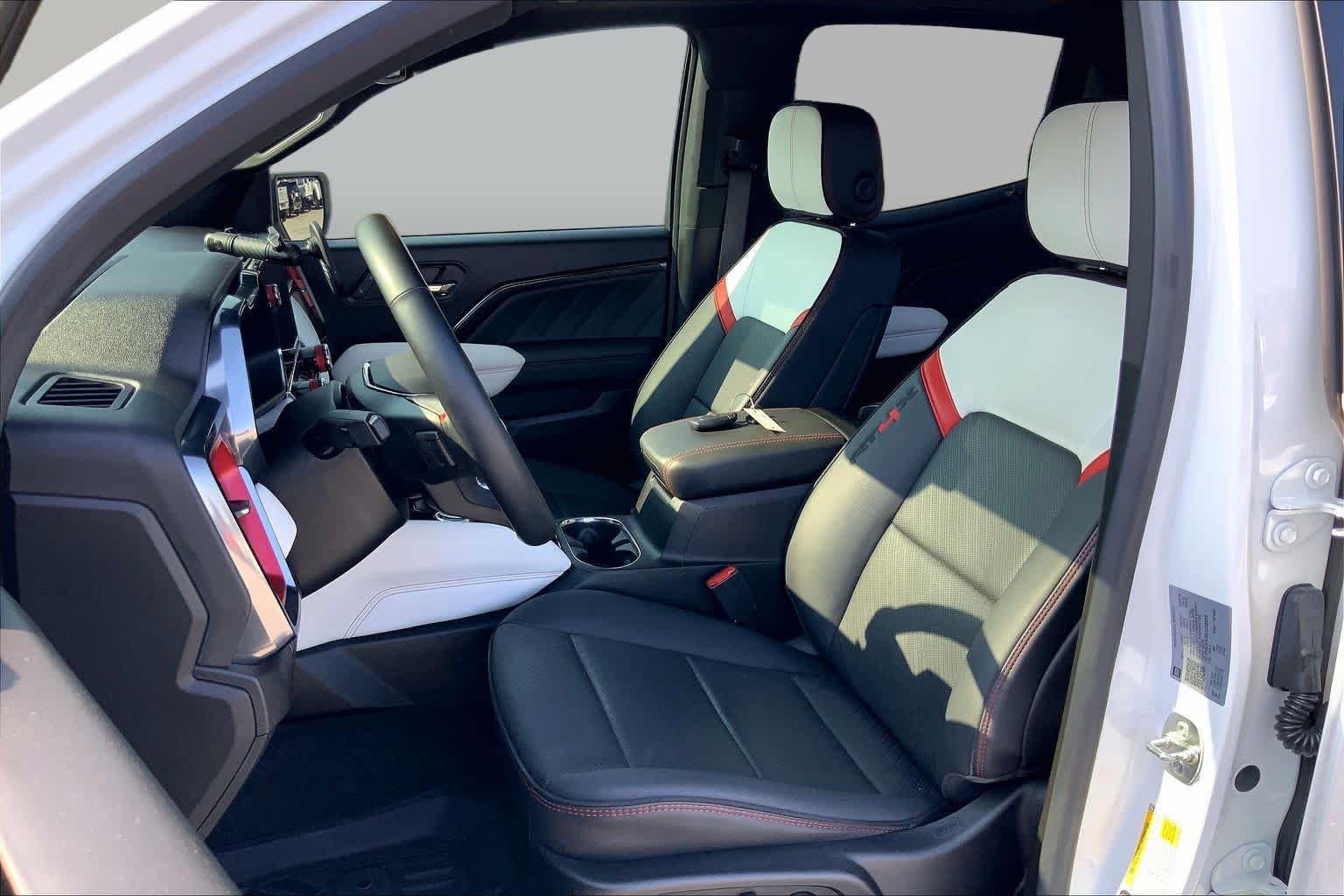 Used 2024 Summit White GMC 4WD AT4X image 8