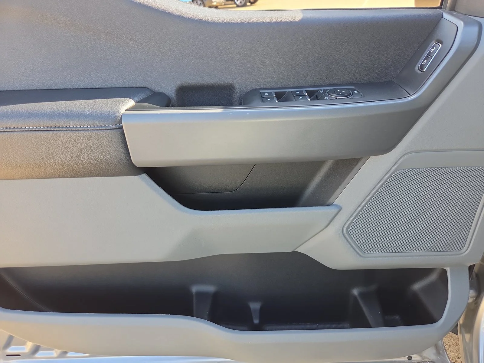 Used 2024 Silver Ford XLT image 21