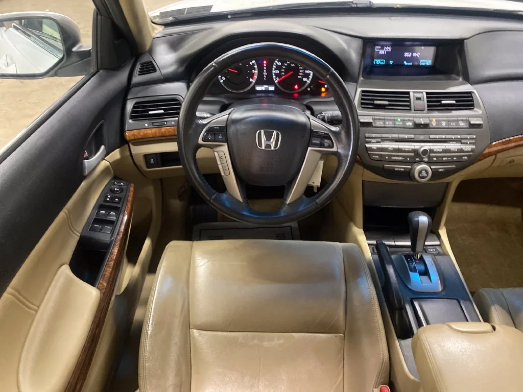 Used 2012 White Honda EX-L image 23