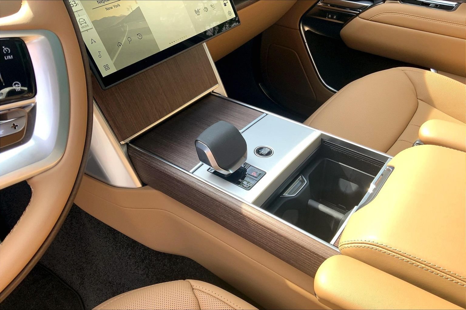 New 2026 Batumi Gold LAND ROVER SE LWB 7-Seats / V8 image 7