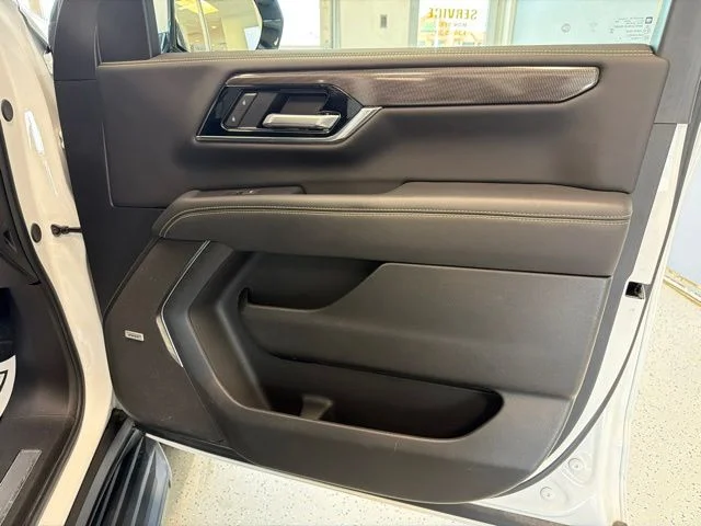 Used 2025 White GMC Elevation image 48