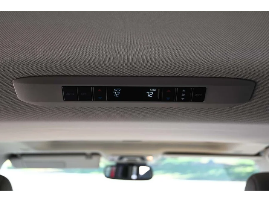 2025 Toyota Sienna XLE - Photo 25