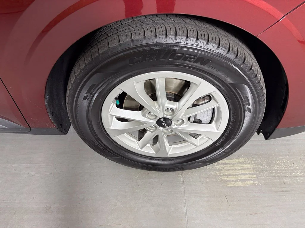 Used 2022 Red Kia LXS image 10