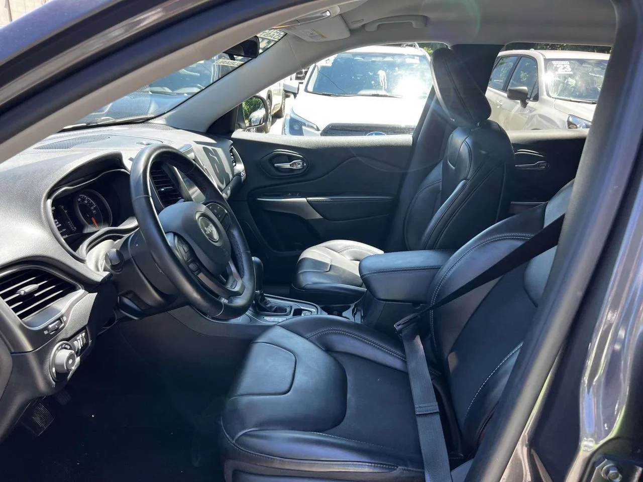 Used 2019 Granite Crystal Metallic Clearcoat Jeep Latitude Plus 4x4 image 22
