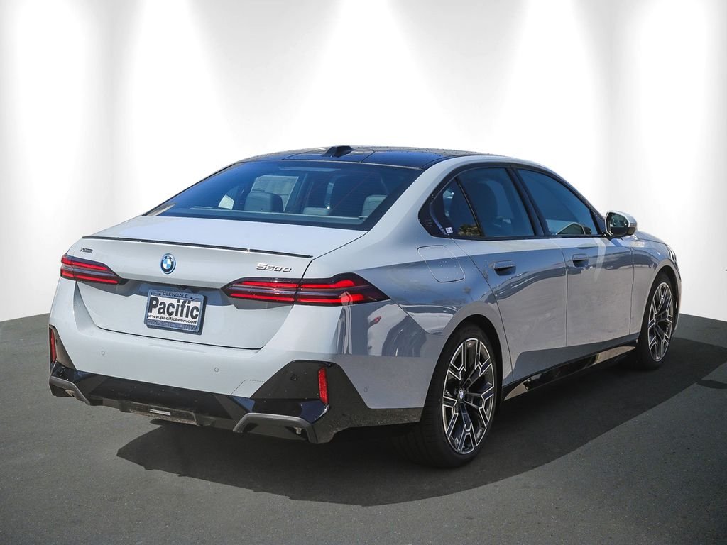 New 2027 Brooklyn Grey Metallic BMW 550e xDrive image 6