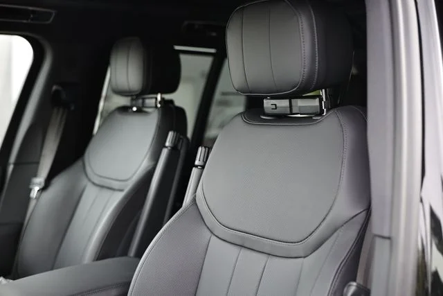 New 2026 Santorini Black Land Rover SE image 24