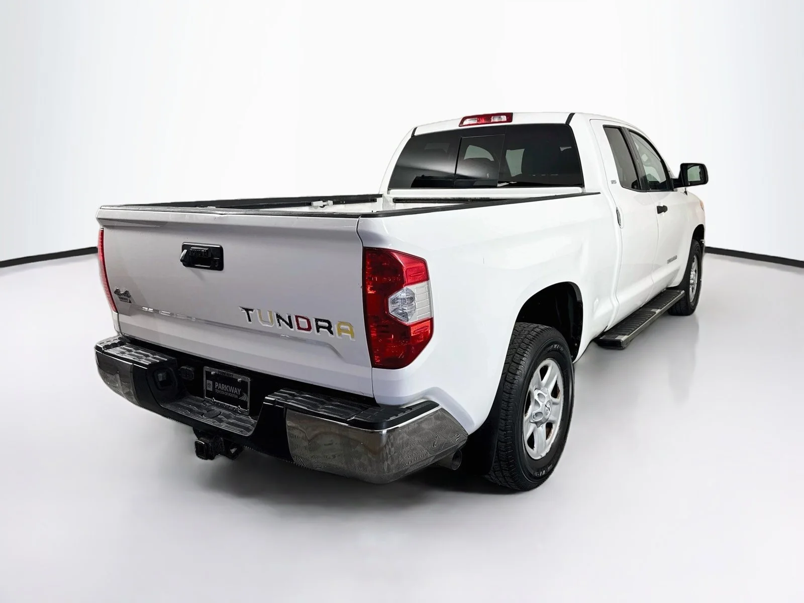 Used 2016 White Toyota SR5 image 7