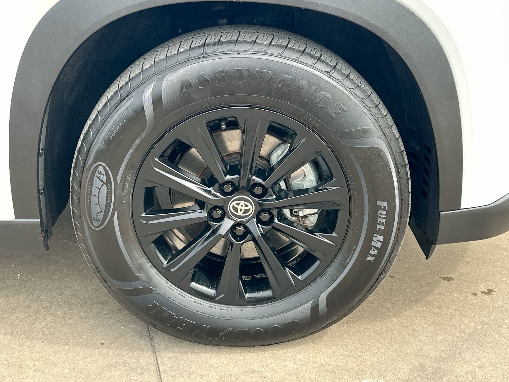 Used 2024 Wind Chill Pearl Toyota XLE image 10