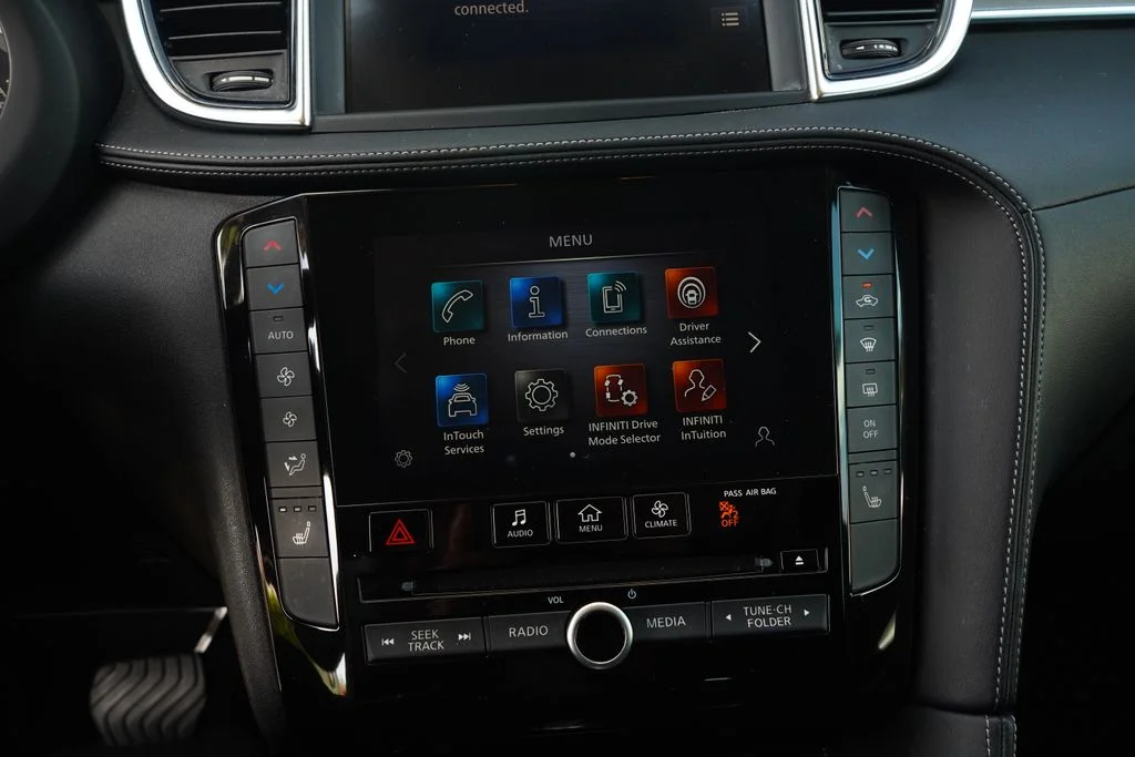 Used 2021 Black INFINITI LUXE image 24
