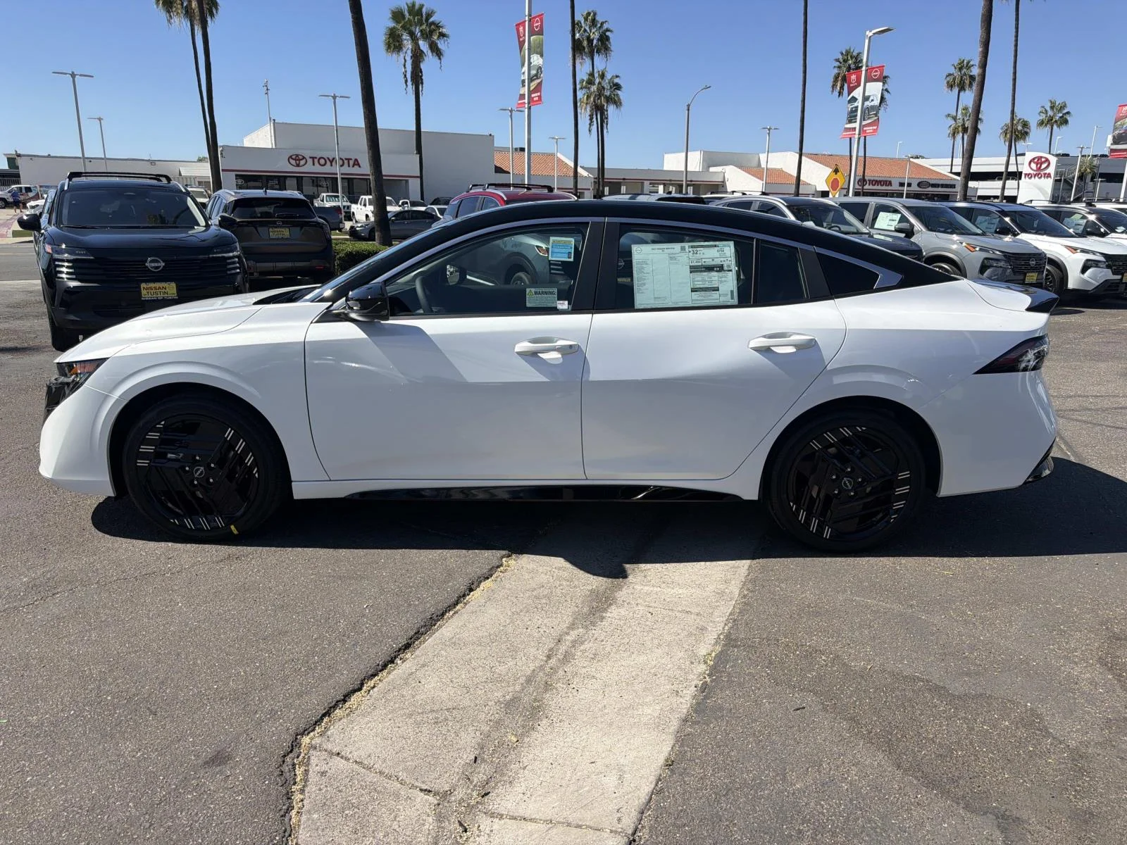 New 2027 Aspen White Tricoat/Super Black Nissan SR image 5