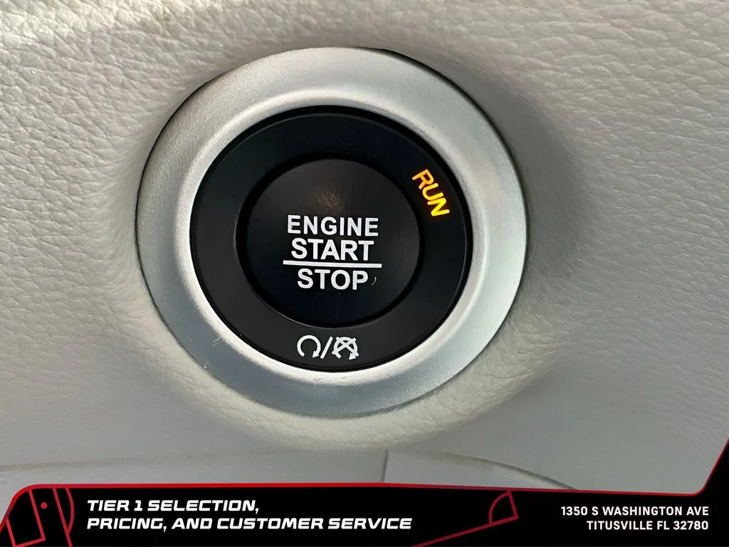Used 2024 Silver Chrysler Limited image 26