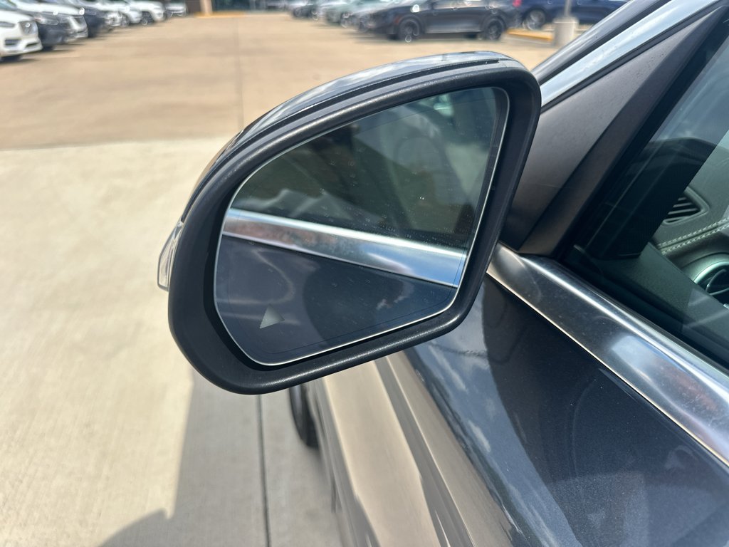 Used 2015 Steel Gray Metallic Mercedes-Benz Luxury image 12