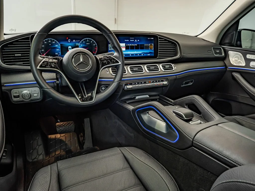Certified Used 2025 Obsidian Black Mercedes-Benz GLE 580 image 33