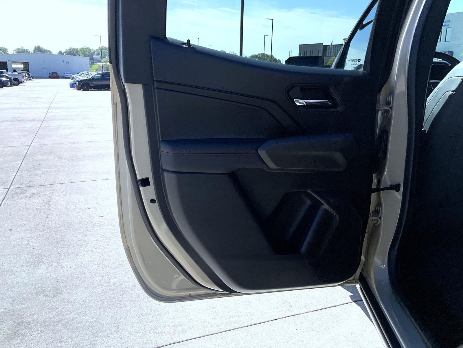Used 2023 Beige Chevrolet Z71 image 18