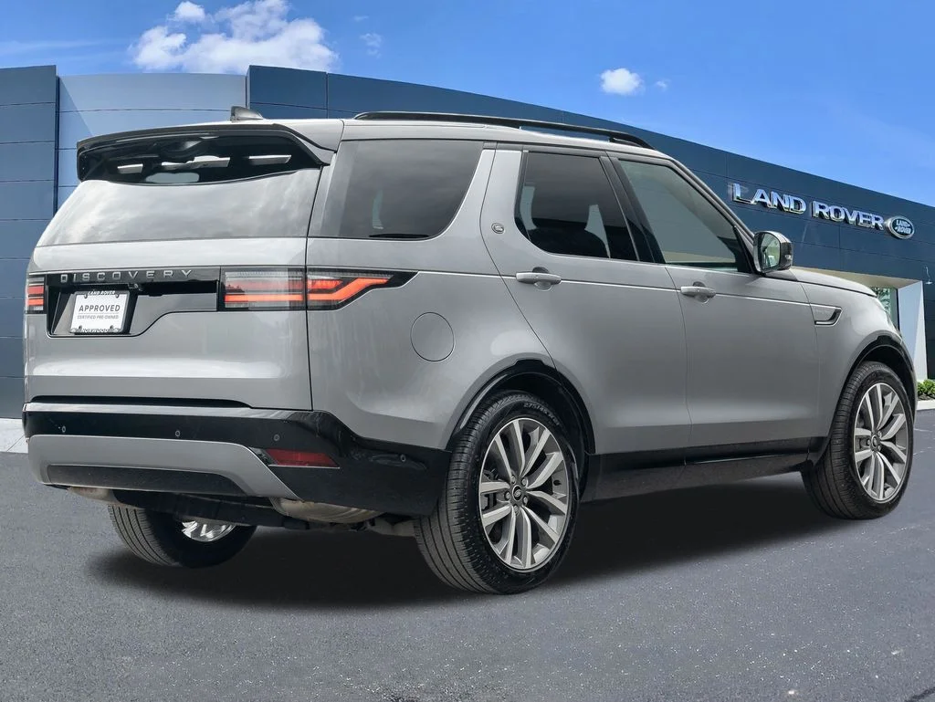 Used 2025 Gray Land Rover Dynamic SE image 4