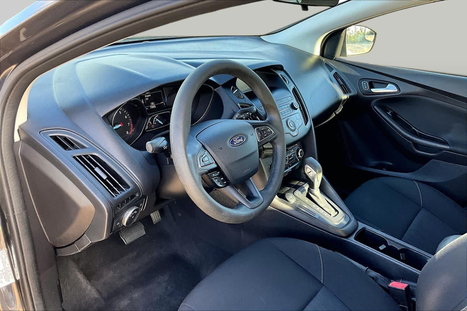 Used 2018 Magnetic Metallic Ford SE image 18