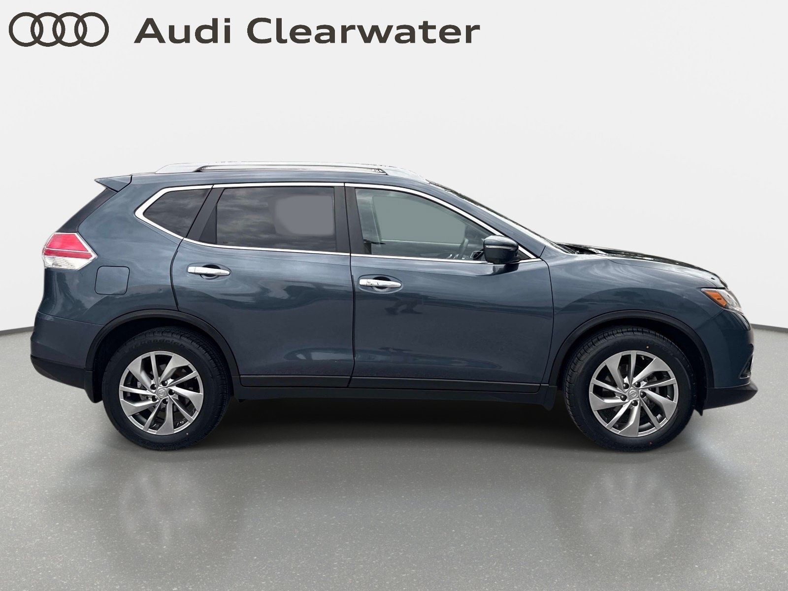 Used 2014 Graphite Blue Nissan SL image 5