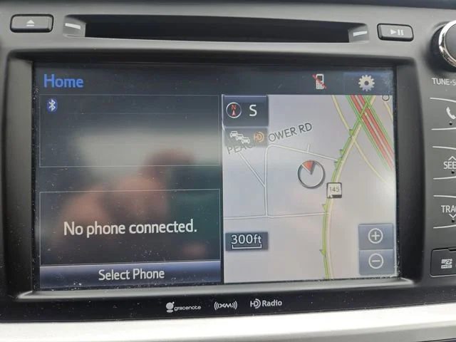 Used 2019  Toyota SE image 19