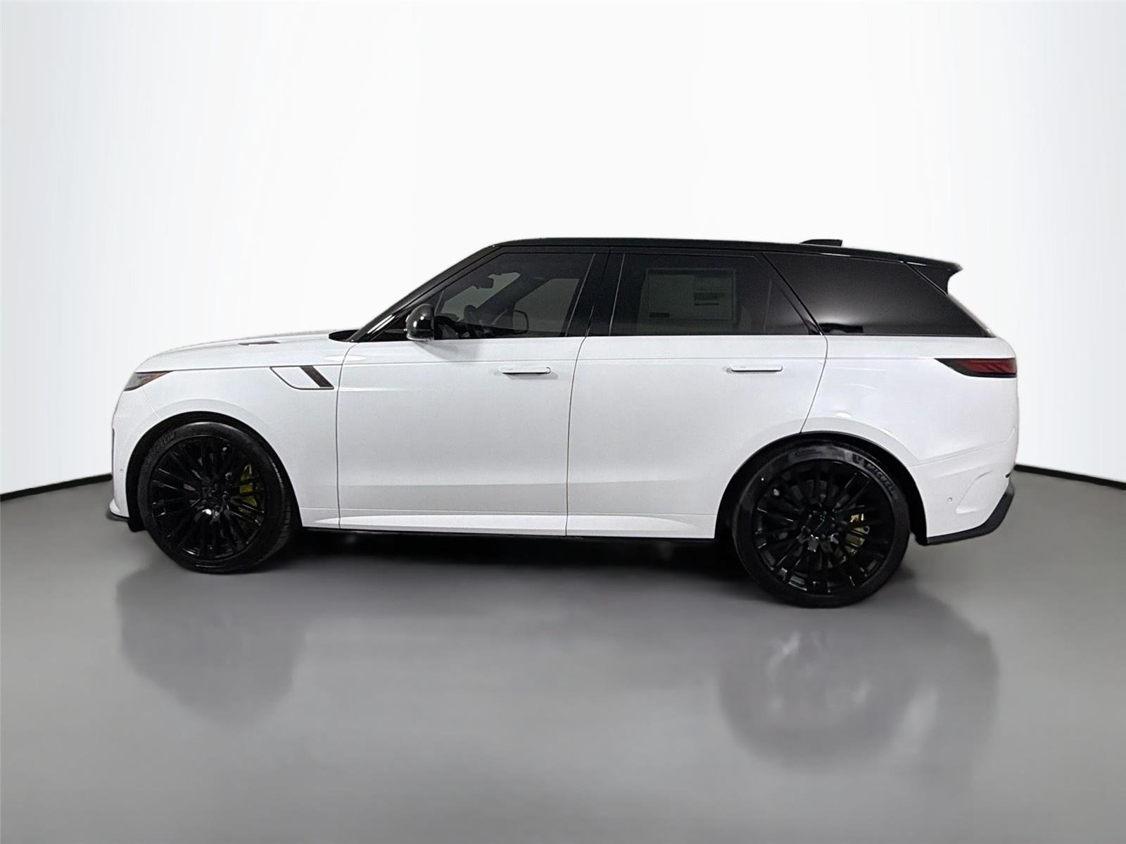 New 2026 OSTUNI PEARL WHITE Land Rover SV image 8