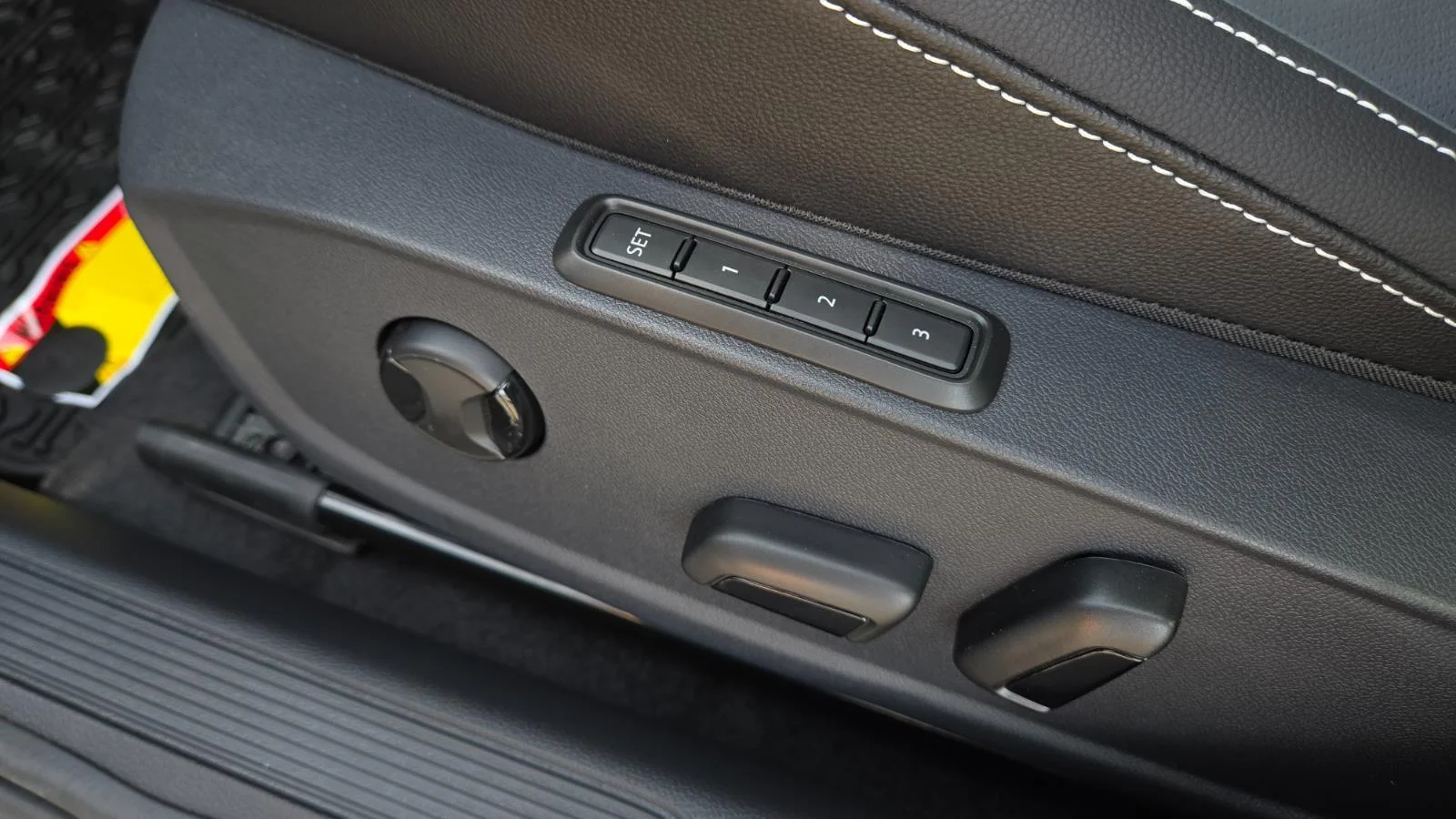 New 2026 Deep Black Pearl Volkswagen SEL image 21
