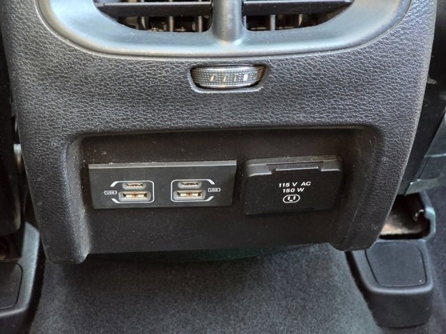 Used 2022 Diamond Black Crystal Pearlcoat Jeep Limited image 30