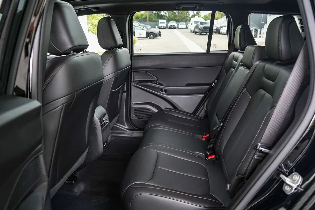 New 2026 Diamond Black Crystal Pearlcoat Jeep Limited image 18