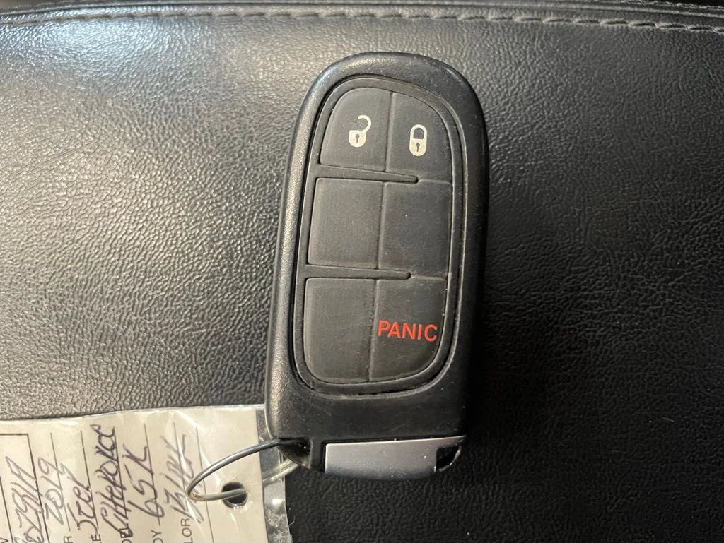Used 2019 Gray Jeep Latitude Plus image 18
