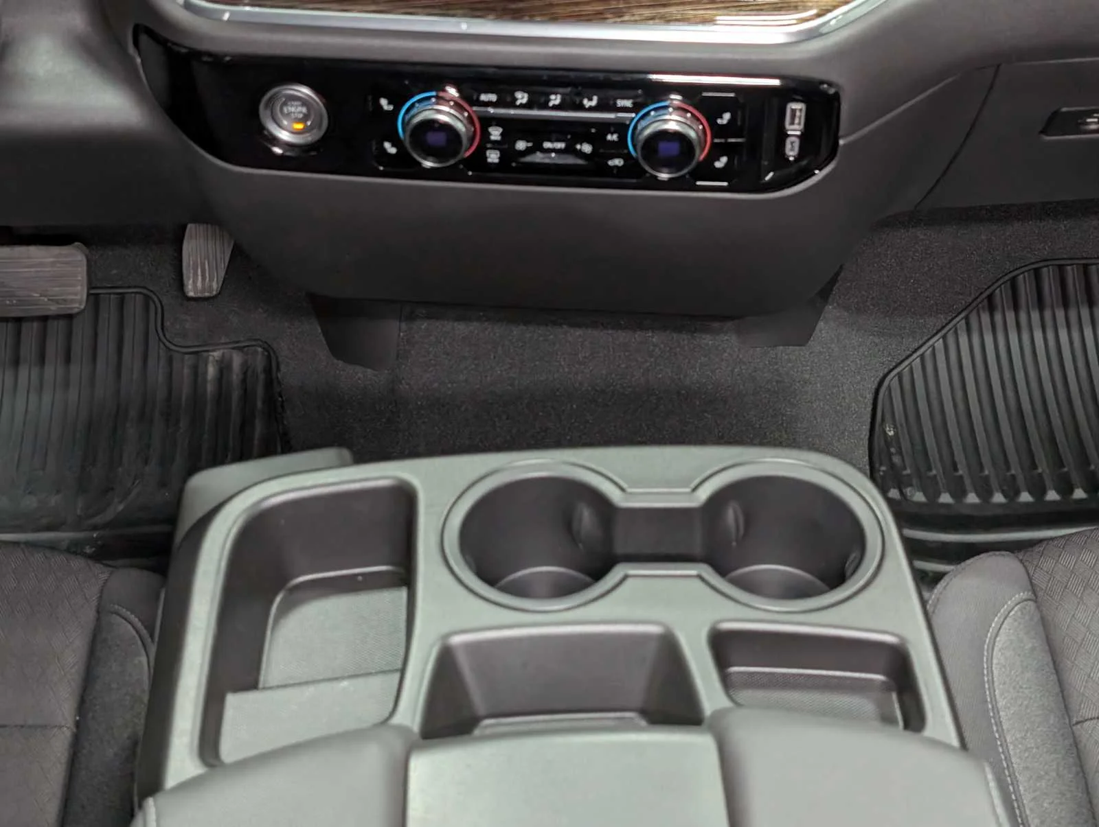Used 2024 Onyx Black GMC Elevation image 18