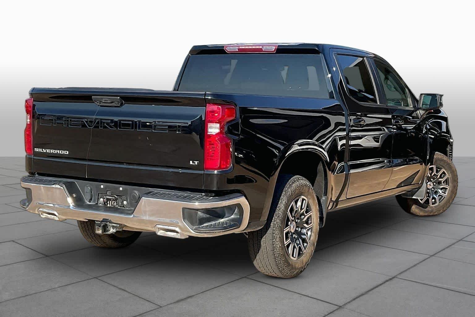 Used 2023 BLACK Chevrolet LT image 14