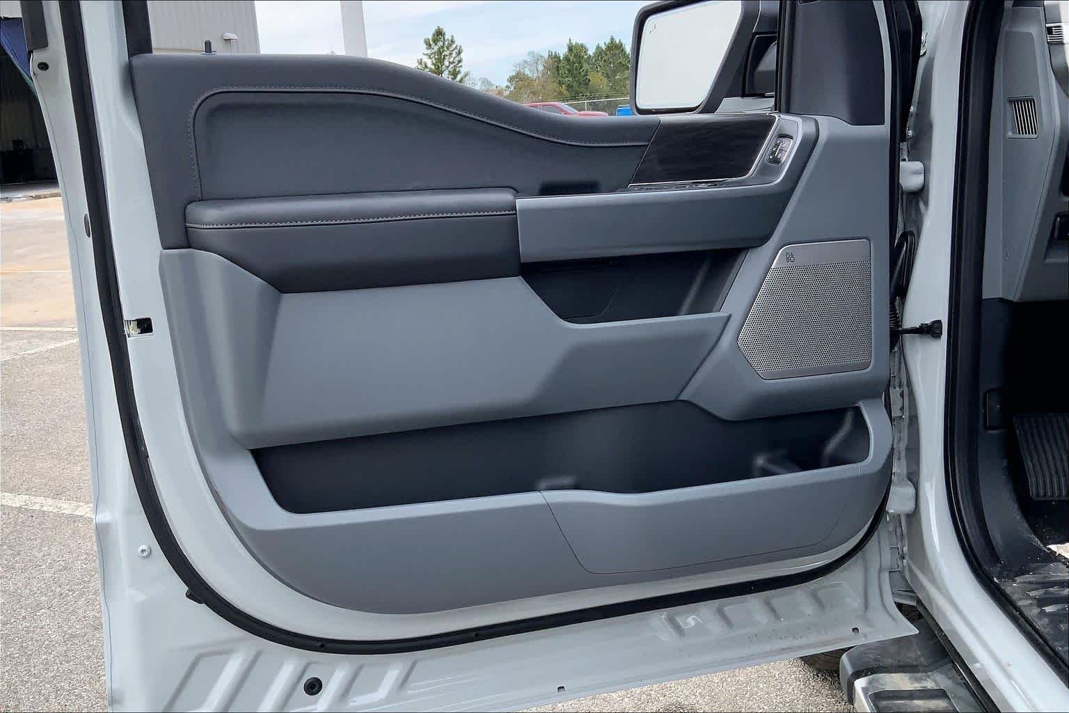 Used 2026 Avalanche Ford LARIAT image 10