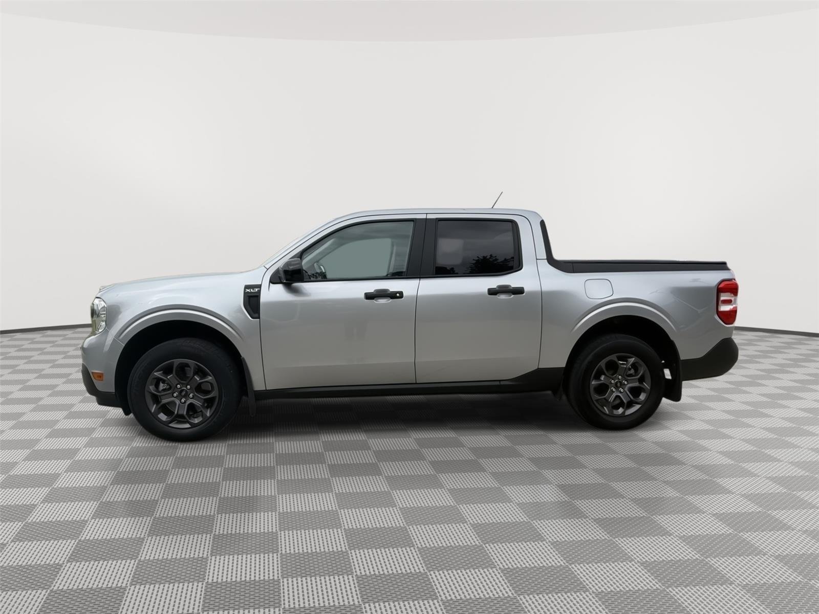 Certified Used 2024 Iconic Silver Metallic Ford XLT image 4