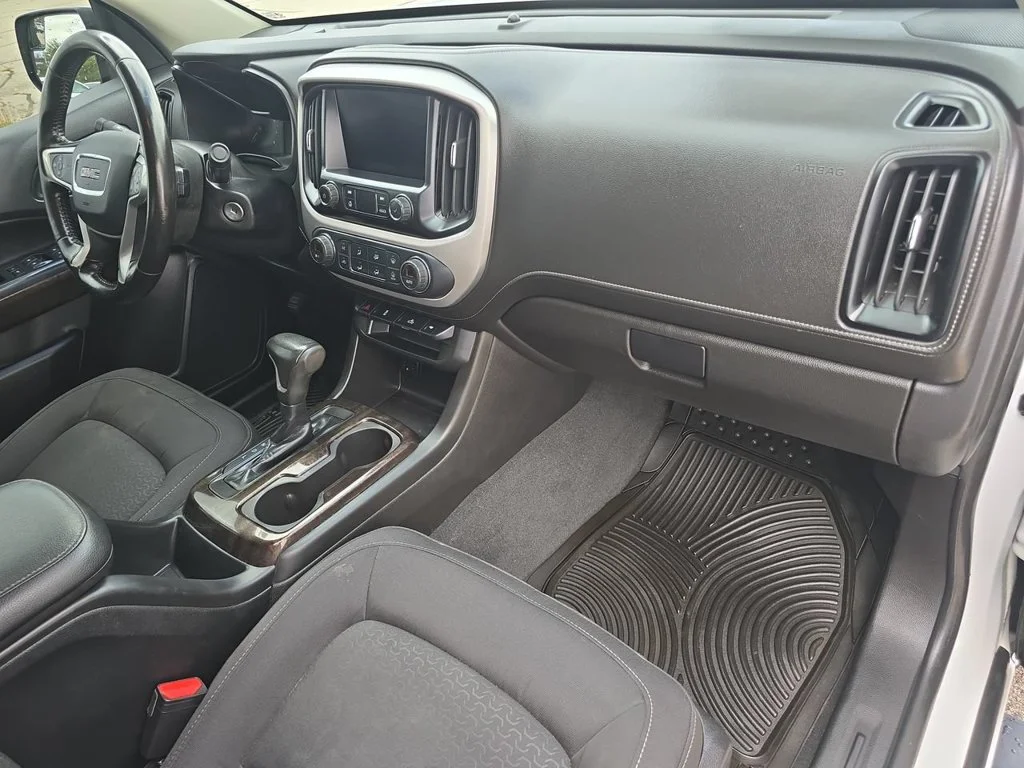 Used 2021 SUMMIT WHITE GMC 4WD Elevation image 30