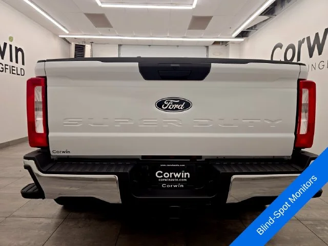 New 2027 Oxford White Ford F-350® XLT image 4