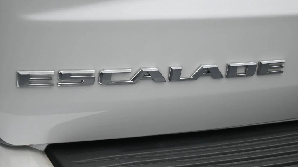 Used 2024 White Cadillac Premium Luxury image 20