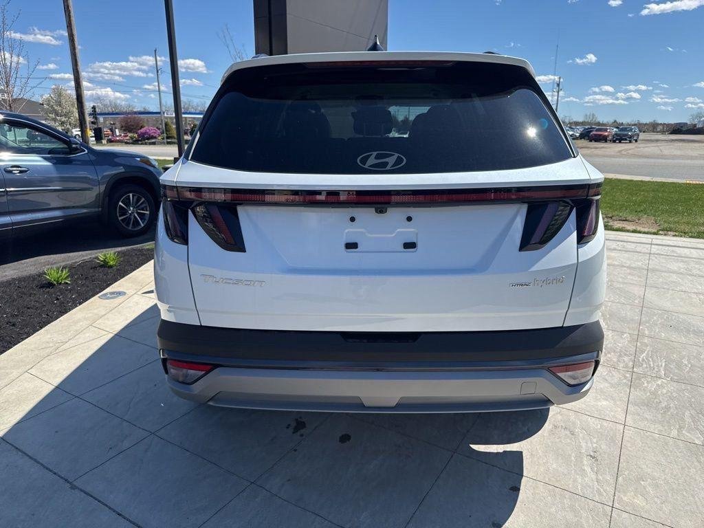 New 2026 White Hyundai SEL FWD image 7