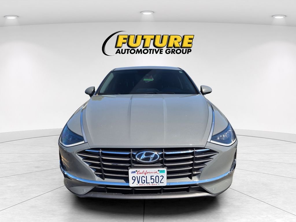 Used 2021 Gray Hyundai SE image 2