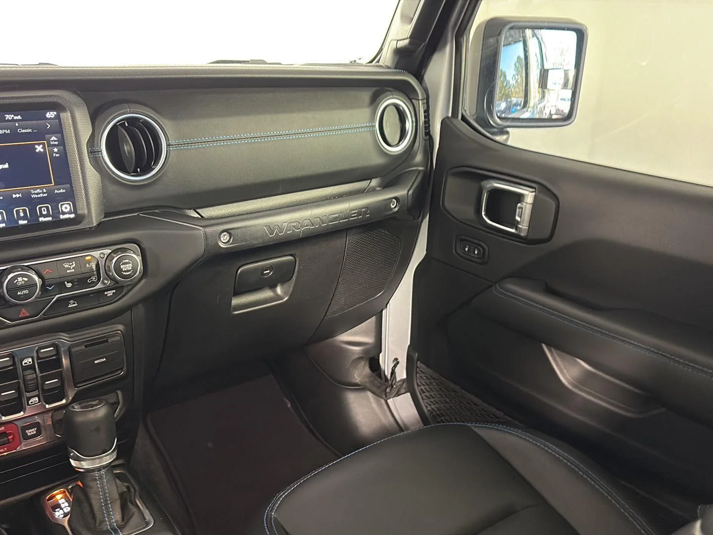 Used 2023 Silver Zynith Clearcoat Jeep Rubicon image 21