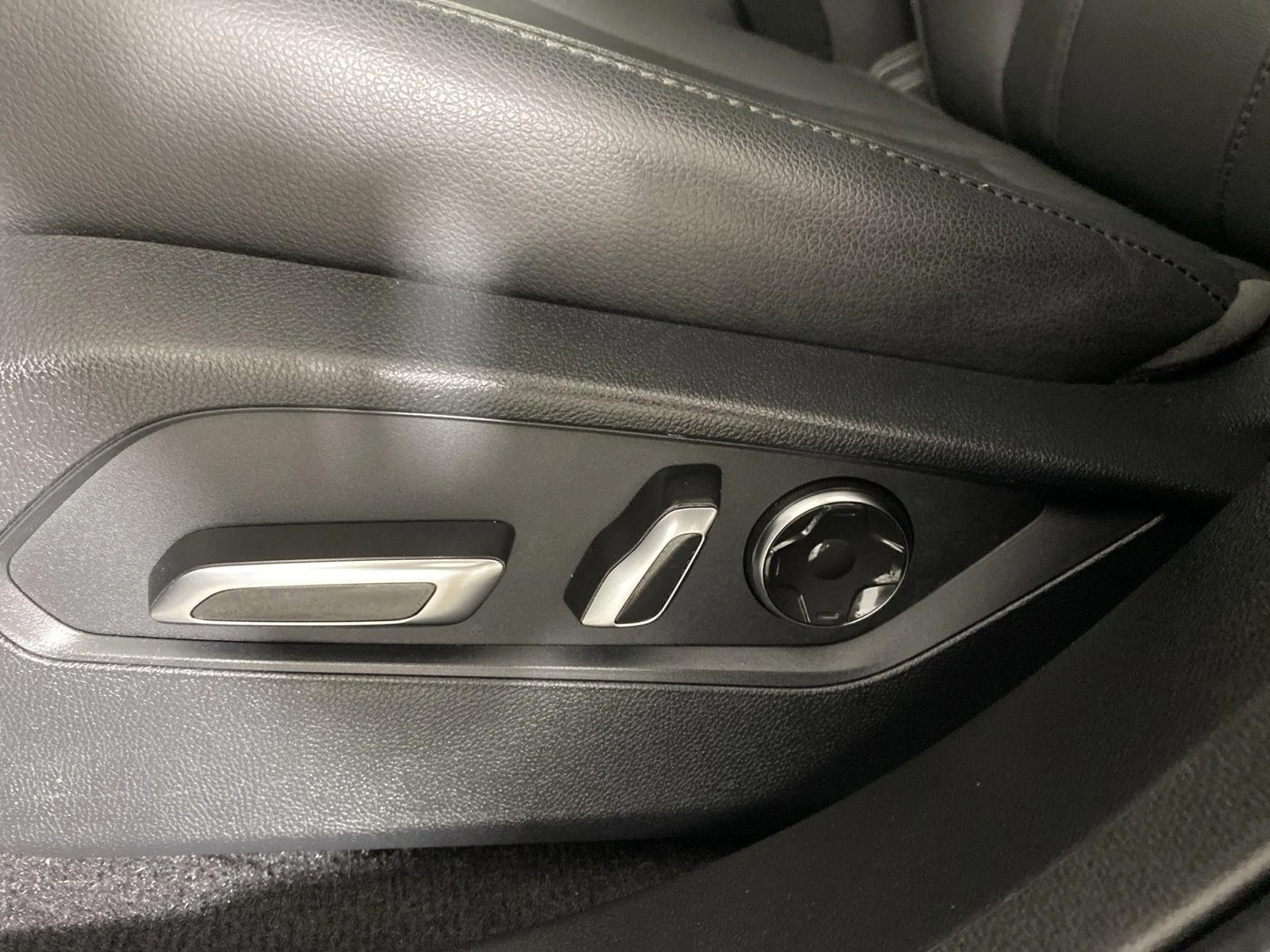 Used 2024 Liquid Carbon Metallic Acura  image 13