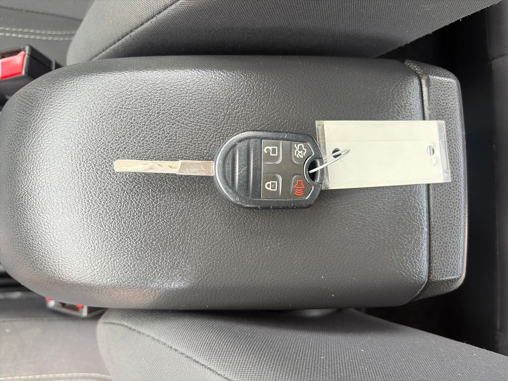 Used 2018 Silver Ford SE image 26