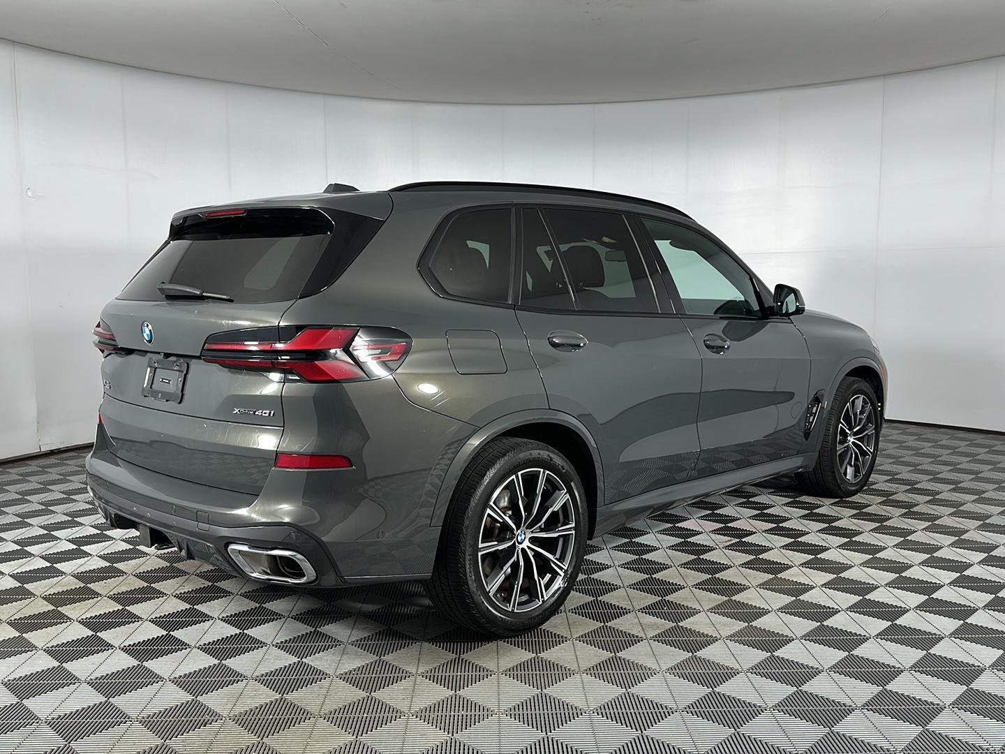 Used 2024 Dravit Grey Metallic BMW xDrive40i image 26