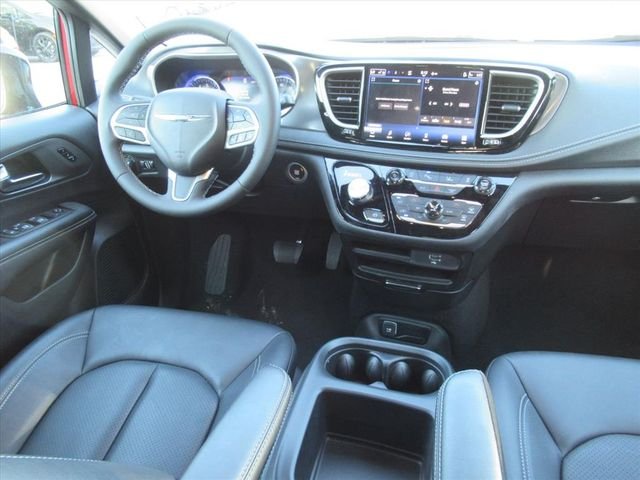 2026 Chrysler Pacifica Select - Photo 13