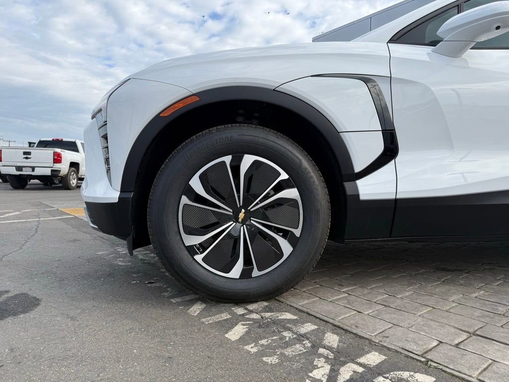 New 2026 Summit White Chevrolet LT image 4