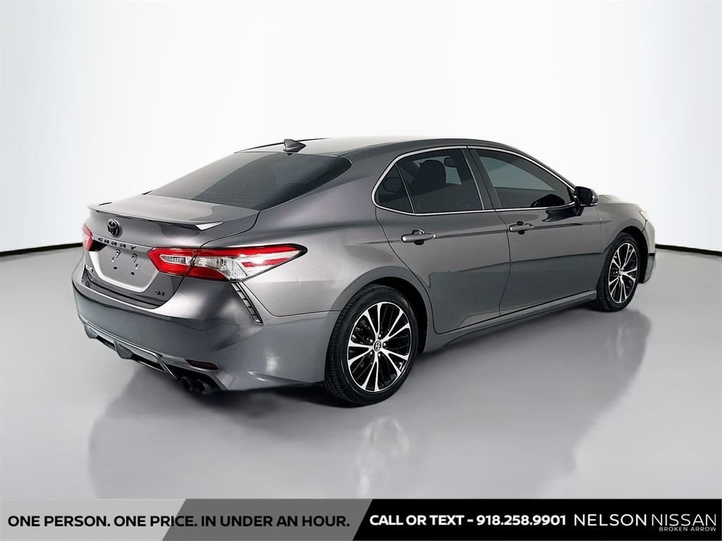 Used 2019  Toyota LE image 5