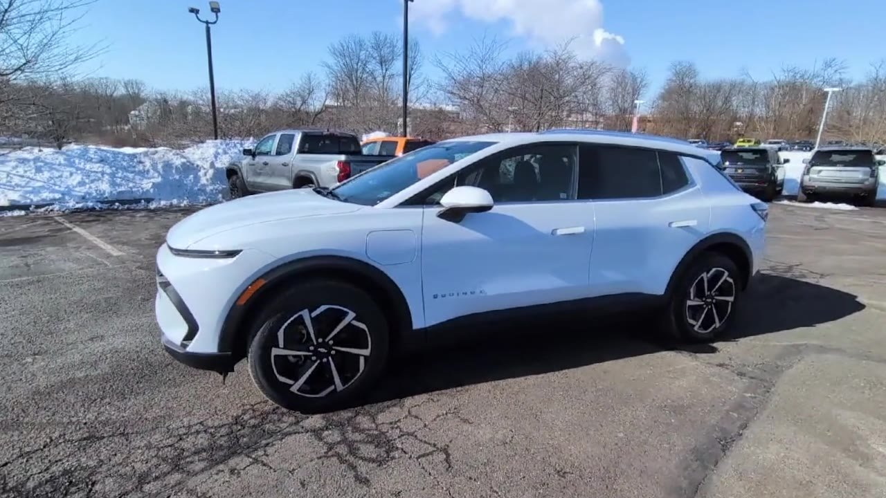 New 2026 Summit White Chevrolet LT image 39