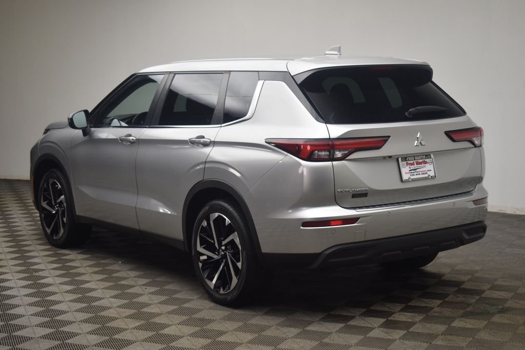 Used 2022  Mitsubishi ES image 4